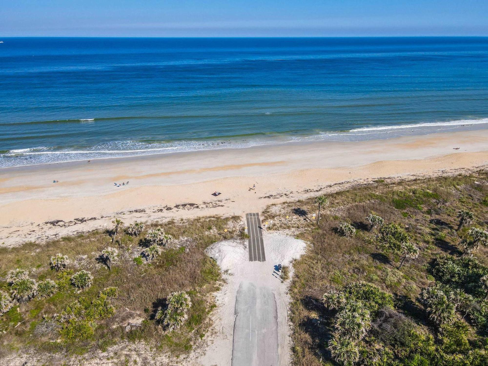 Ocean Front Flagler Sleeps 5 People * Flagler Beach
